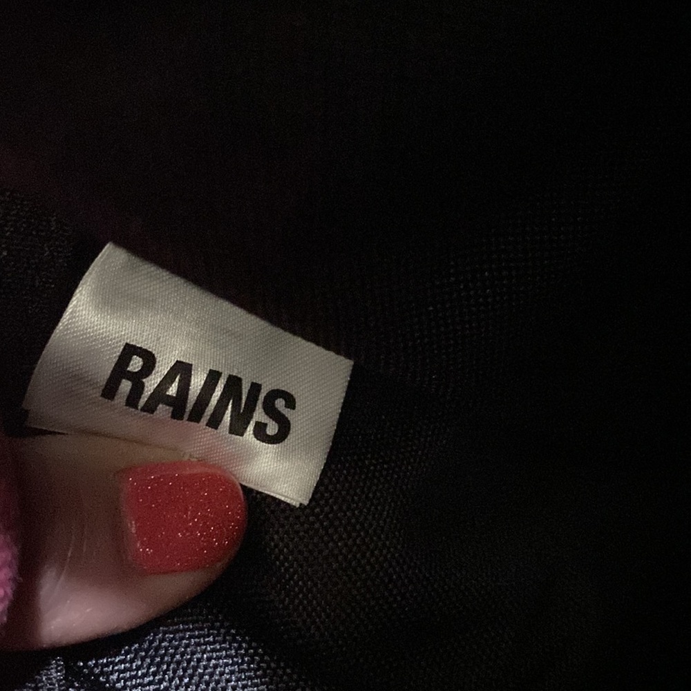 NWT RAINS BACKPACK - Picture 12 of 13